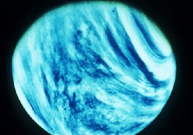 Fotografia delle nuvole vorticose di Venere scattata nel 1973 dal Mariner 10