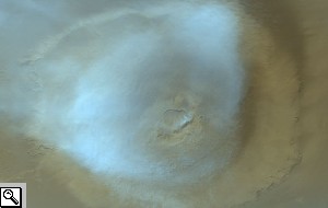 Foto delle nubi sopra la vetta dell'Olympus Mons