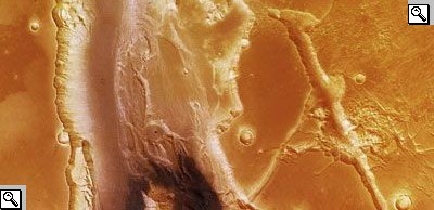 Foto di parte della Kasei Valles e dettaglio di una zona prese dalla sonda Mars Express