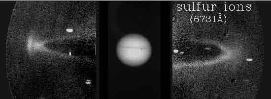 Foto della sonda Galileo del Toro di Io, con sovrapposto una foto di Giove