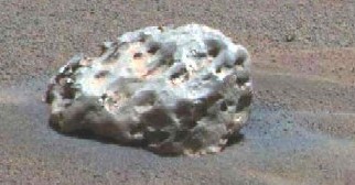 Foto del rover Opportunity del meteorite Heat Shield Rock.