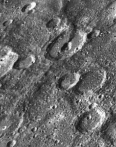 La Antoniadi Dorsum fotografata dalla Mariner 10