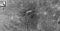Foto del cratere denominato 'Il Ragno' e delle spaccature denominate Pantheon Fossae
