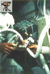 i filtri dell'aria costruiti a bordo e il filmato della perdita di ossigeno vista dall'oblò dell'Apollo 13