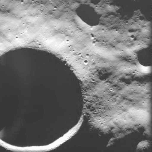 Immagine del cratere Shackleton preso dalla Smart-1