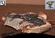Foto del lander presa da uno dei rover e animazione della 'liberazione' del rover e della relativa missione