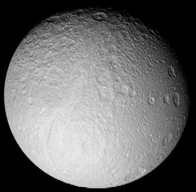 Foto presa dalla Cassini della superficie di Teti